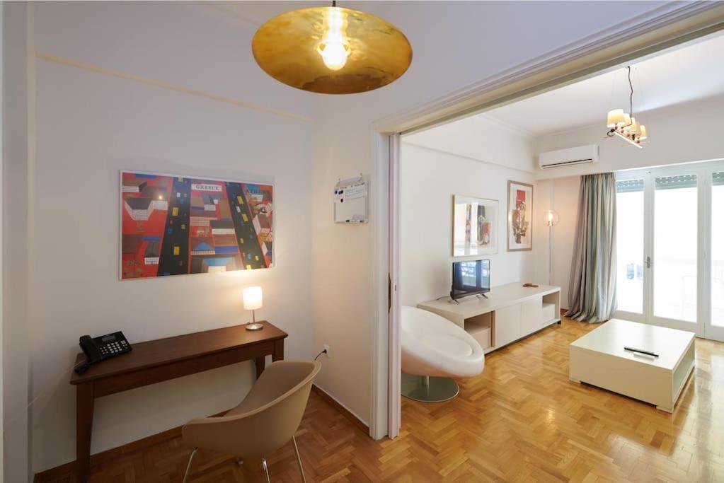 Apartment In The Heart Of The City アテネ エクステリア 写真